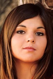 Karla Conway dans le rôle de Connie
