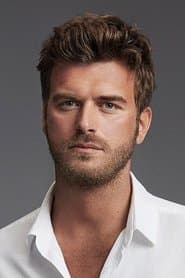 Kıvanç Tatlıtuğ dans le rôle de Ali