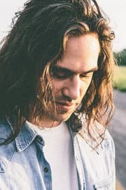 Liam Russell في دور Deke Lewis