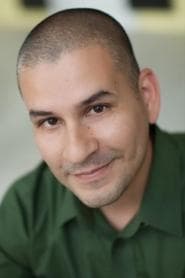 John L. Armijo dans le rôle de Bouncer