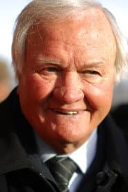 Ron Atkinson dans le rôle de Self