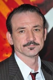 Ritchie Coster في دور Julian Thorpe