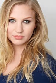 Marisa Dzintars في دور Aunt Linda / Cousin Skeexo