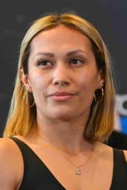 Seniesa Estrada dans le rôle de Self