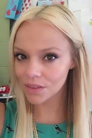 Allie Sheridan dans le rôle de Runaway Girl