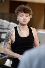 Elijah Collins في دور Austin