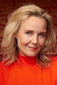 Elva Ósk Ólafsdóttir as Áslaug