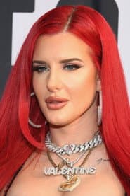 Justina Valentine dans le rôle de Nightclub Dancer
