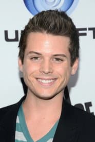 Drew Osborne في دور Young Michael