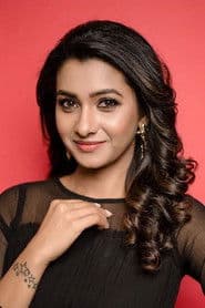 Priya Bhavani Shankar dans le rôle de Aarthi Thangavel