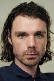 Matthew Needham dans le rôle de Junkie