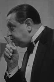 Jacques Beauvais dans le rôle de Cafe owner