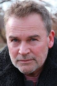Kurt McKinney في دور Tom Mitchell