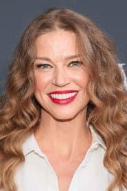 Adrianne Palicki في دور Isabelle