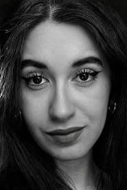Natalia González Menchén dans le rôle de Mara