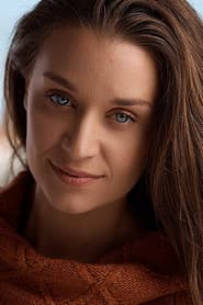 Hailee Lipscomb as Christine