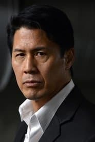 Clint Jung dans le rôle de Officer Lee