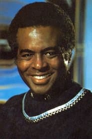 Terry Carter في دور Col. Tigh