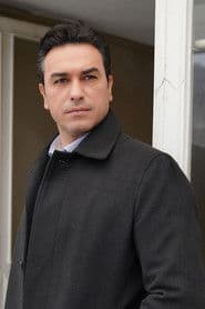 Oğuz Yağcı dans le rôle de Ömer