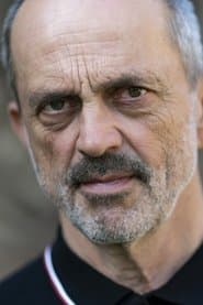 Jacek Koman في دور Yossi's Father