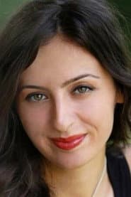 Merve Bulut في دور Emine