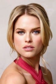 Alice Eve في دور Cassie Holt