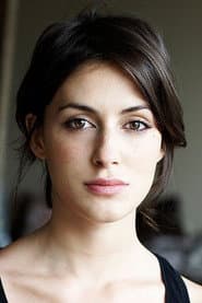 Clémence Thioly as Amandine
