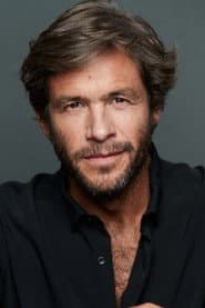 Iván Hermés as Toño