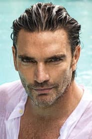 Julián Gil في دور Santiago