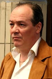 George Alexandru dans le rôle de Bebe Damian