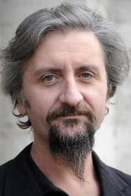 Ascanio Celestini dans le rôle de Father Cavalli
