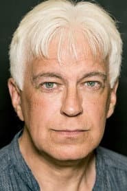 Hefin Wyn dans le rôle de King Vortigen