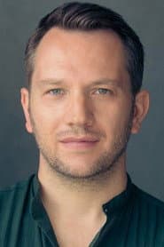 Scott Garnham dans le rôle de Matt Cunningham