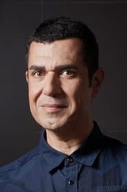 Itzik Cohen dans le rôle de Yossi Beilin