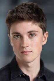 Rhys Mannion dans le rôle de Austin