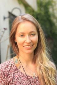 Baelyn Neff dans le rôle de Myra