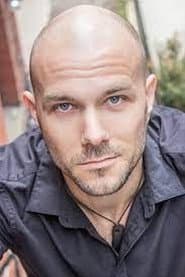 T.J. Kennedy dans le rôle de Captain Dan Feagler