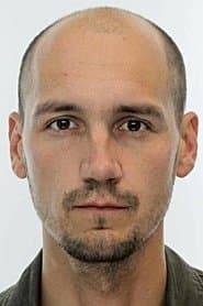 Kristjan Sarv dans le rôle de Drunk Chav