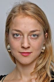Astrid Grarup Elbo في دور Polly