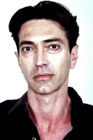 Aubrey Shelton في دور Maitre D