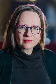 Eva Kübar dans le rôle de Self