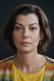 Filiz Ahmet dans le rôle de Bilge