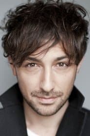 Alex Zane dans le rôle de Self - Host