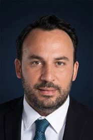 Ferit Aktuğ في دور Hastanedeki 2. Polis