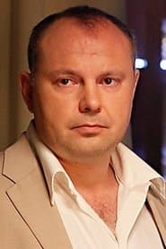 Илья Исаев في دور Safronov