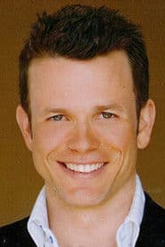 Christopher Bolton في دور Lieutenant Michael 'Mike' Moore