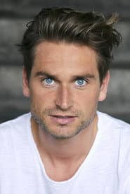 Ilja Baumeier as Thomas