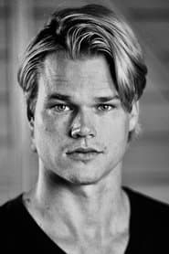 Brendan Miller dans le rôle de Kolber
