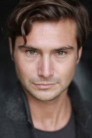 Ben Mansfield dans le rôle de John Clinton