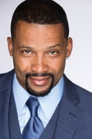 Trae Ireland dans le rôle de Officer Robert Brown
